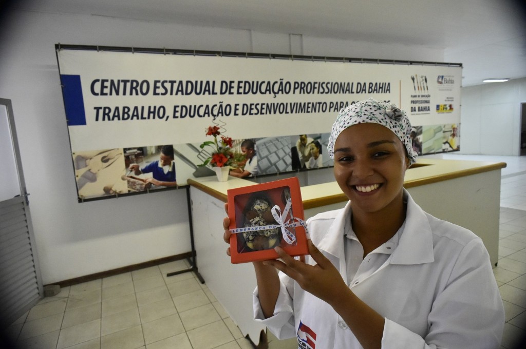 Curso de Ovos de Pascoa e Brigadeiro no CEEP - Francisnanda Costa (6)